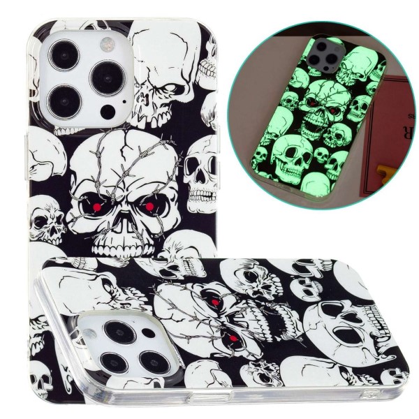 Kryt na iPhone 14 Plus svítící lebka Creepy Skull