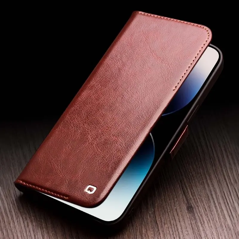 Pouzdro kožené QIALINO na iPhone 14 Pro hnědé