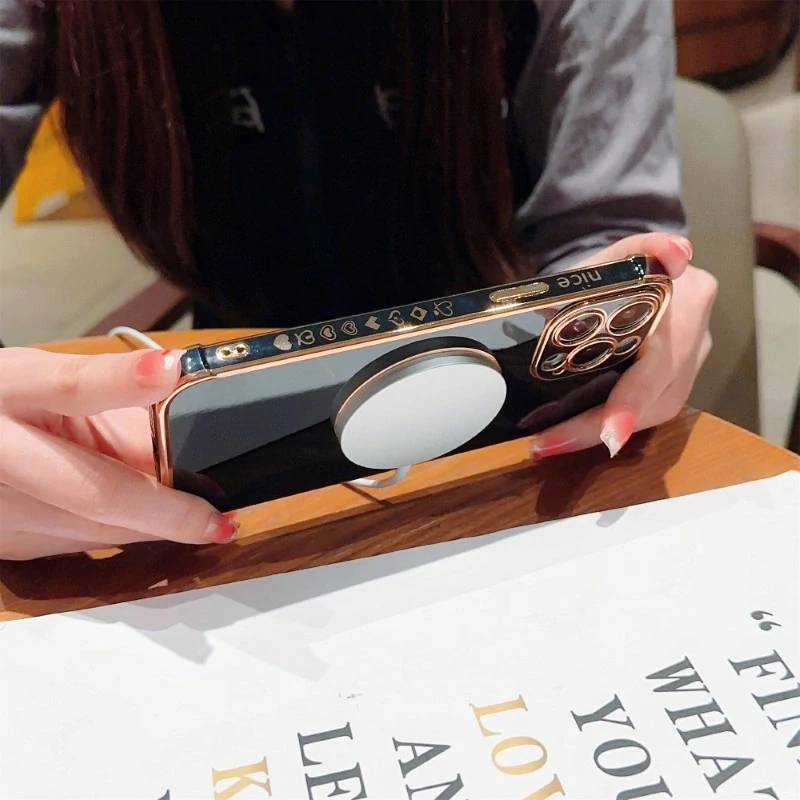 Kryt na iPhone 15 Pro Srdíčko s podporou MagSafe černý