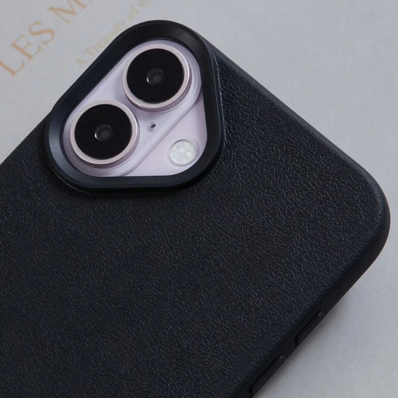 Kryt na iPhone 16 gumový Litchi černý