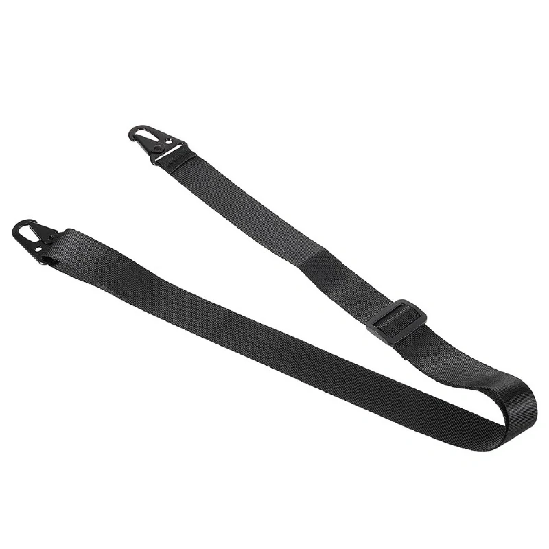 Kryt na iPhone 11 gumový se šňůrkou na krk černý