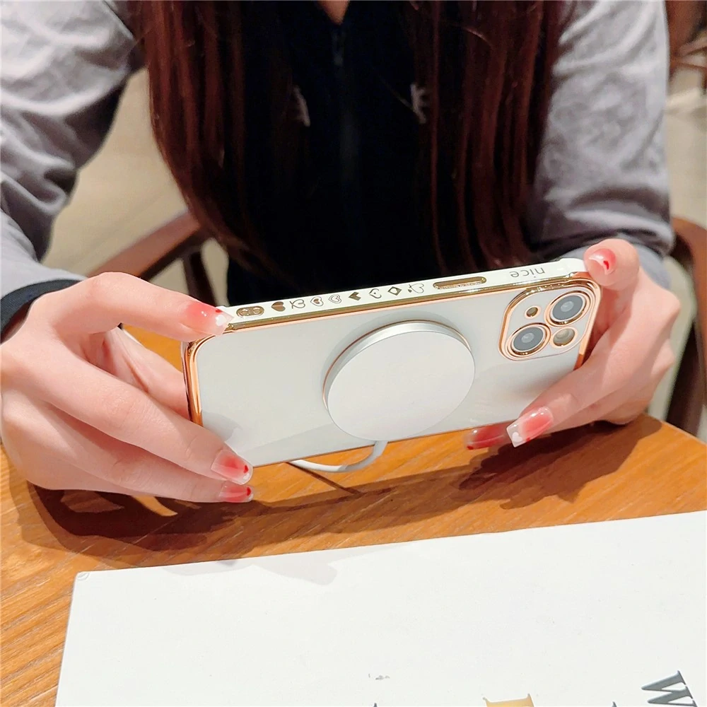 Kryt na iPhone 15 Plus Srdíčko s podporou MagSafe bílý