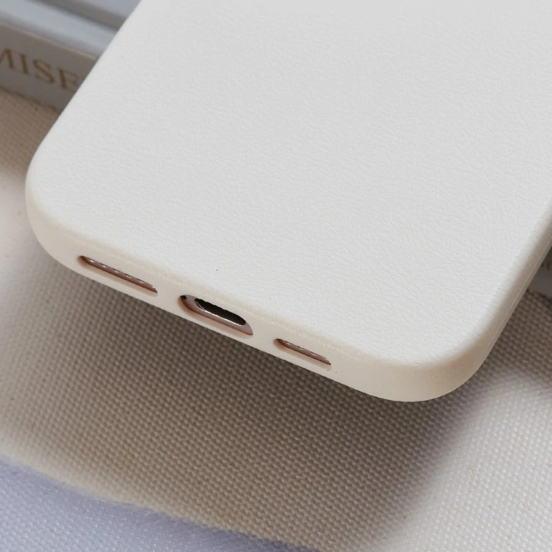 Kryt na iPhone 16 gumový Litchi bílý